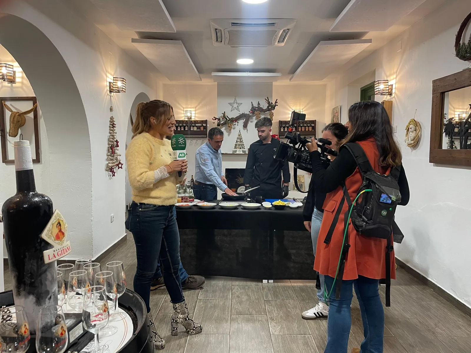 Visita de Andalucía Directo a Abacería La Familia (1 de 7)