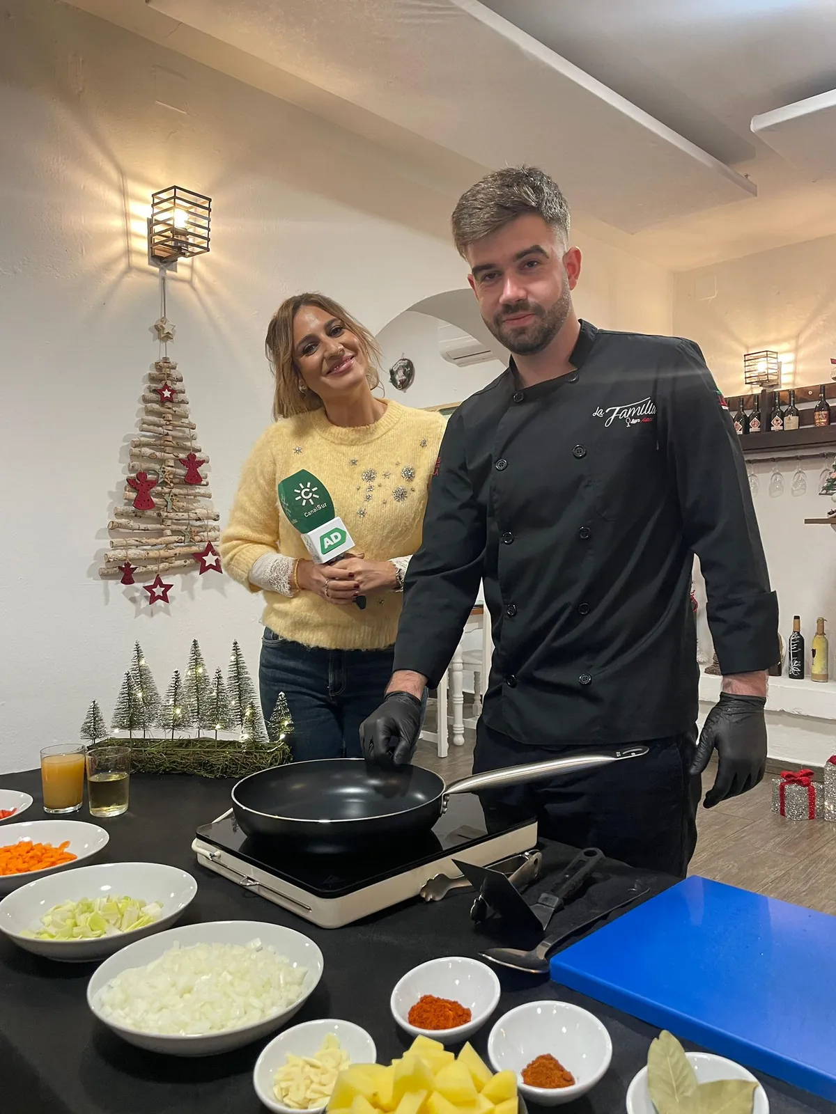 Visita de Andalucía Directo a Abacería La Familia (2 de 7)