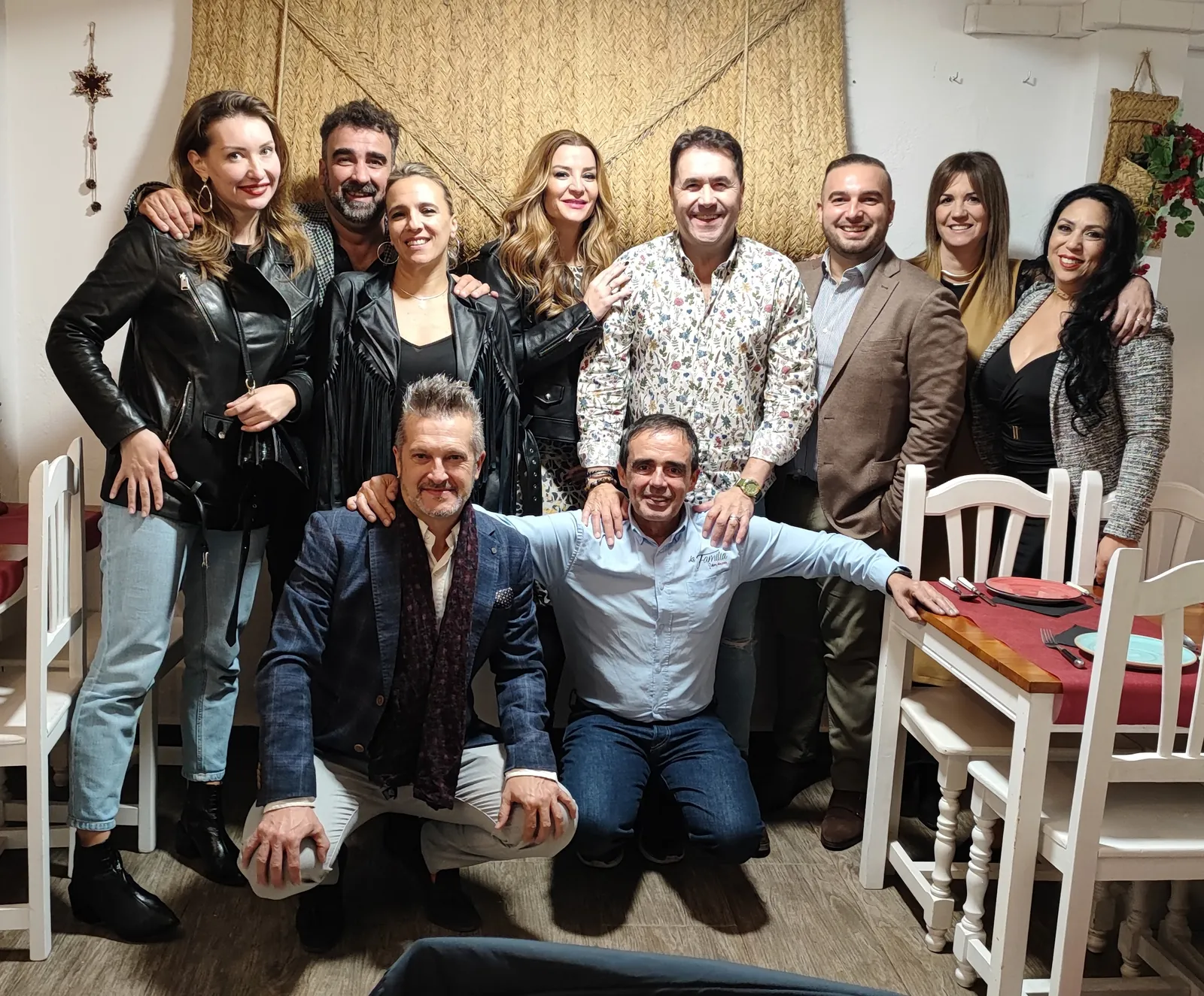 Maceta firmada por clientes de Abacería La Familia, en Castilleja de la Cuesta (7 de 54)