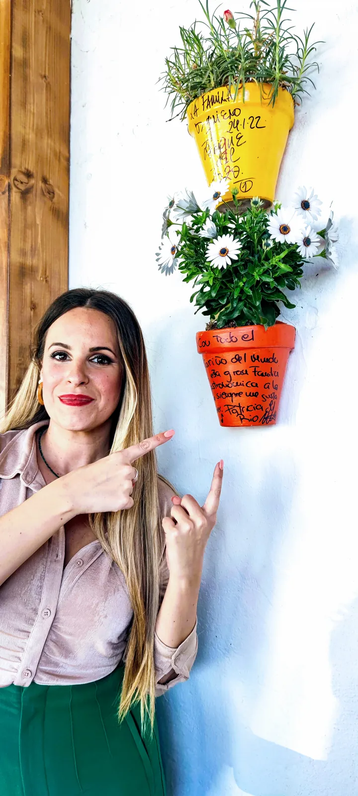 Maceta firmada por clientes de Abacería La Familia, en Castilleja de la Cuesta (43 de 54)