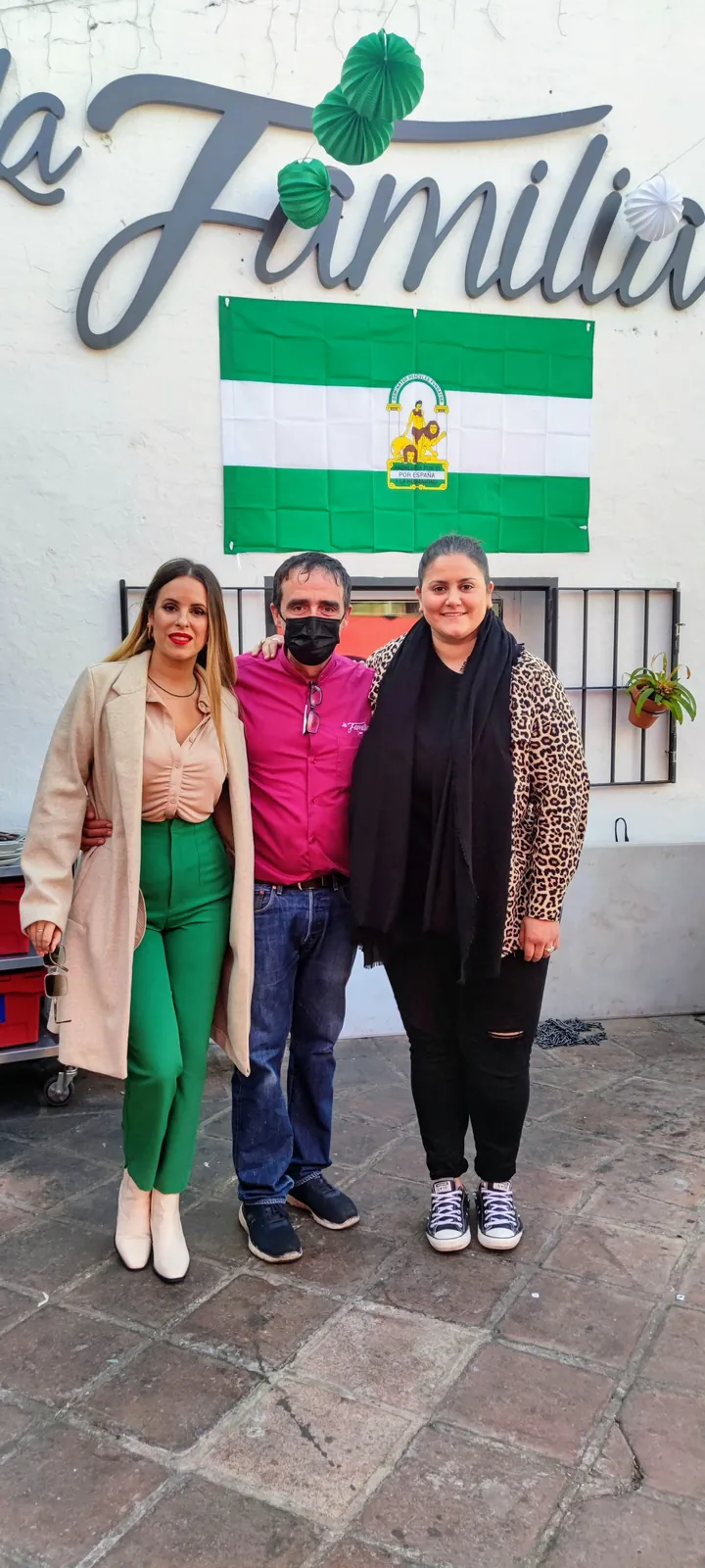 Maceta firmada por clientes de Abacería La Familia, en Castilleja de la Cuesta (45 de 54)
