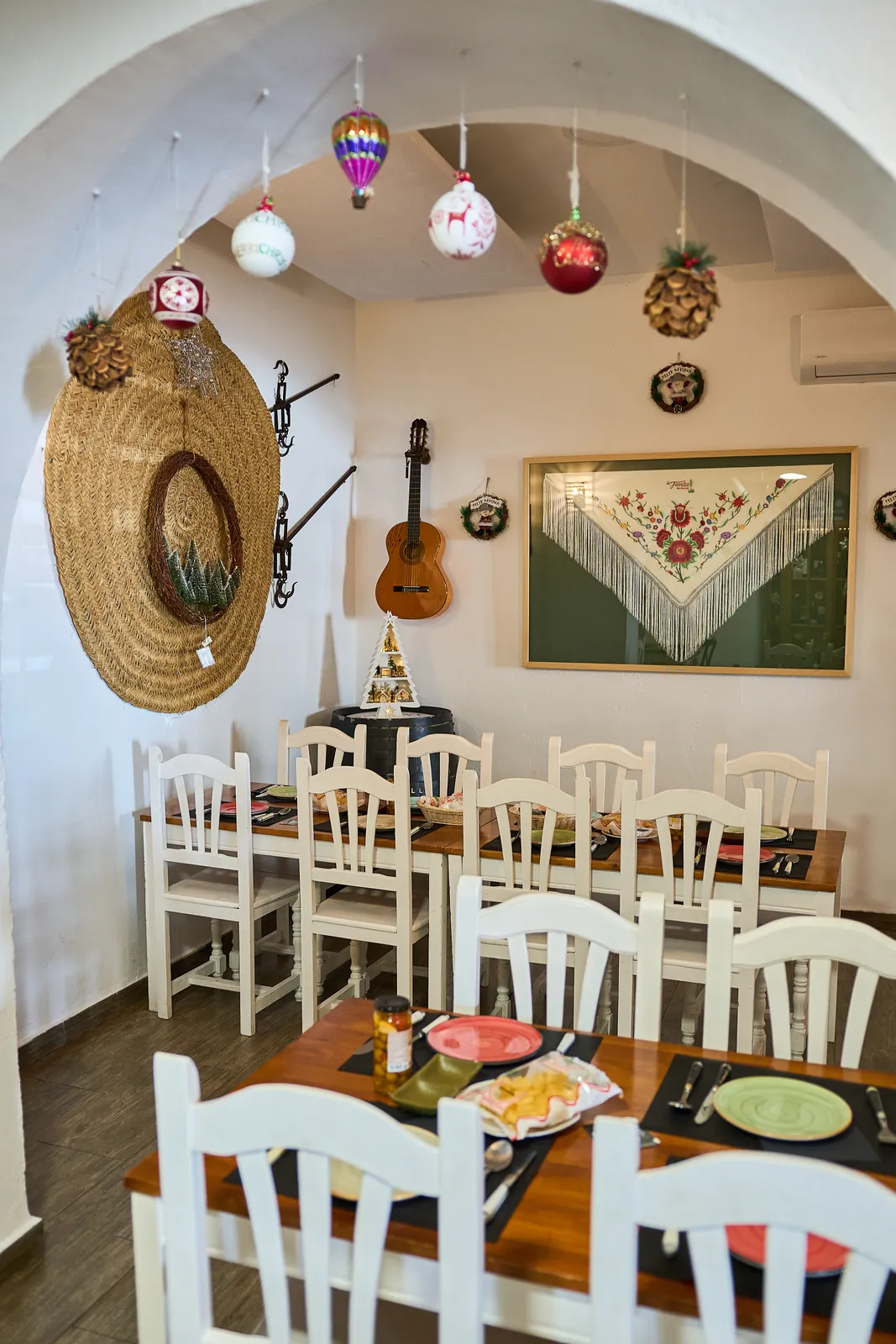 Decoración navideña de Abacería La Familia en Castilleja de la Cuesta (3 de 24)
