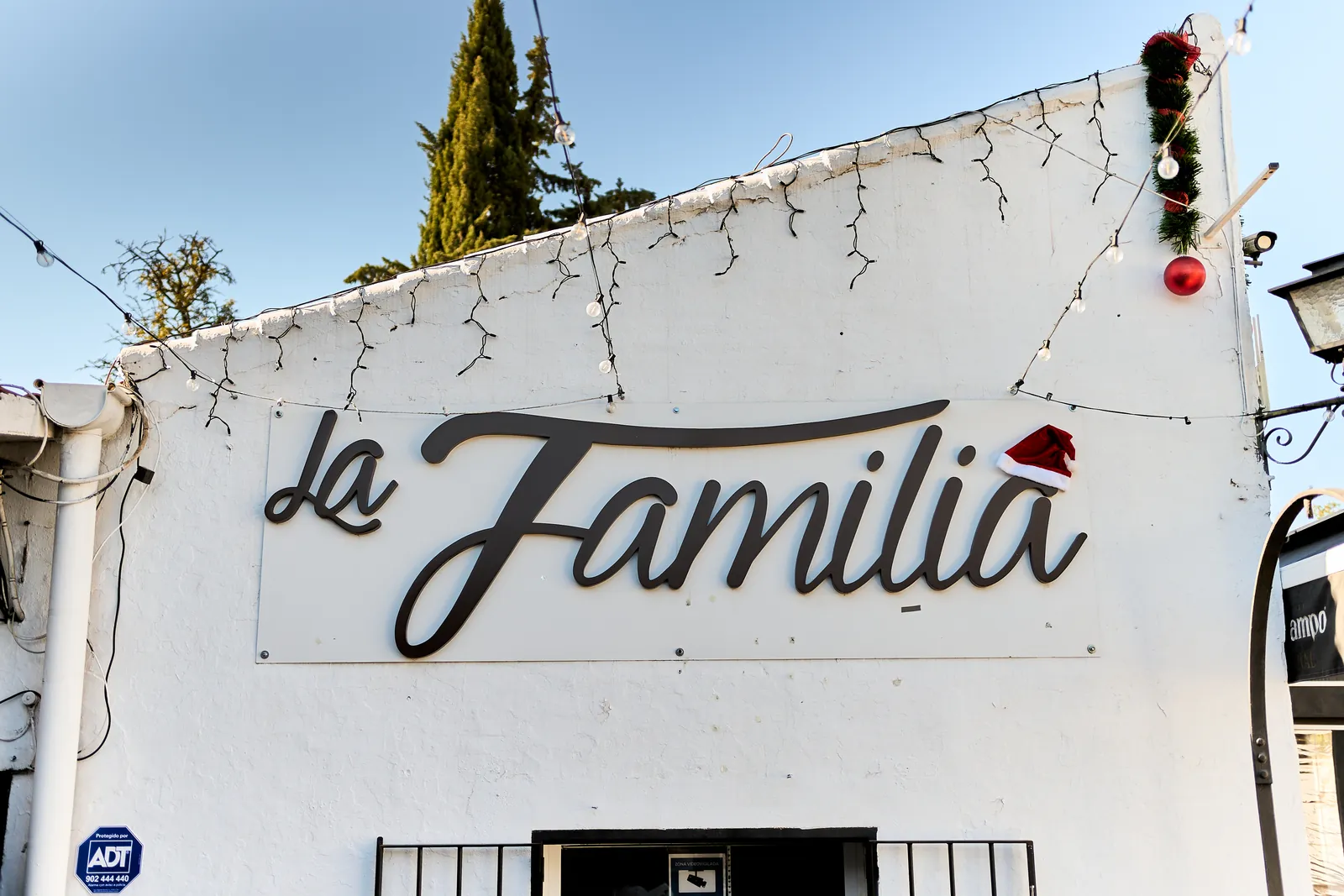 Decoración navideña de Abacería La Familia en Castilleja de la Cuesta (21 de 24)