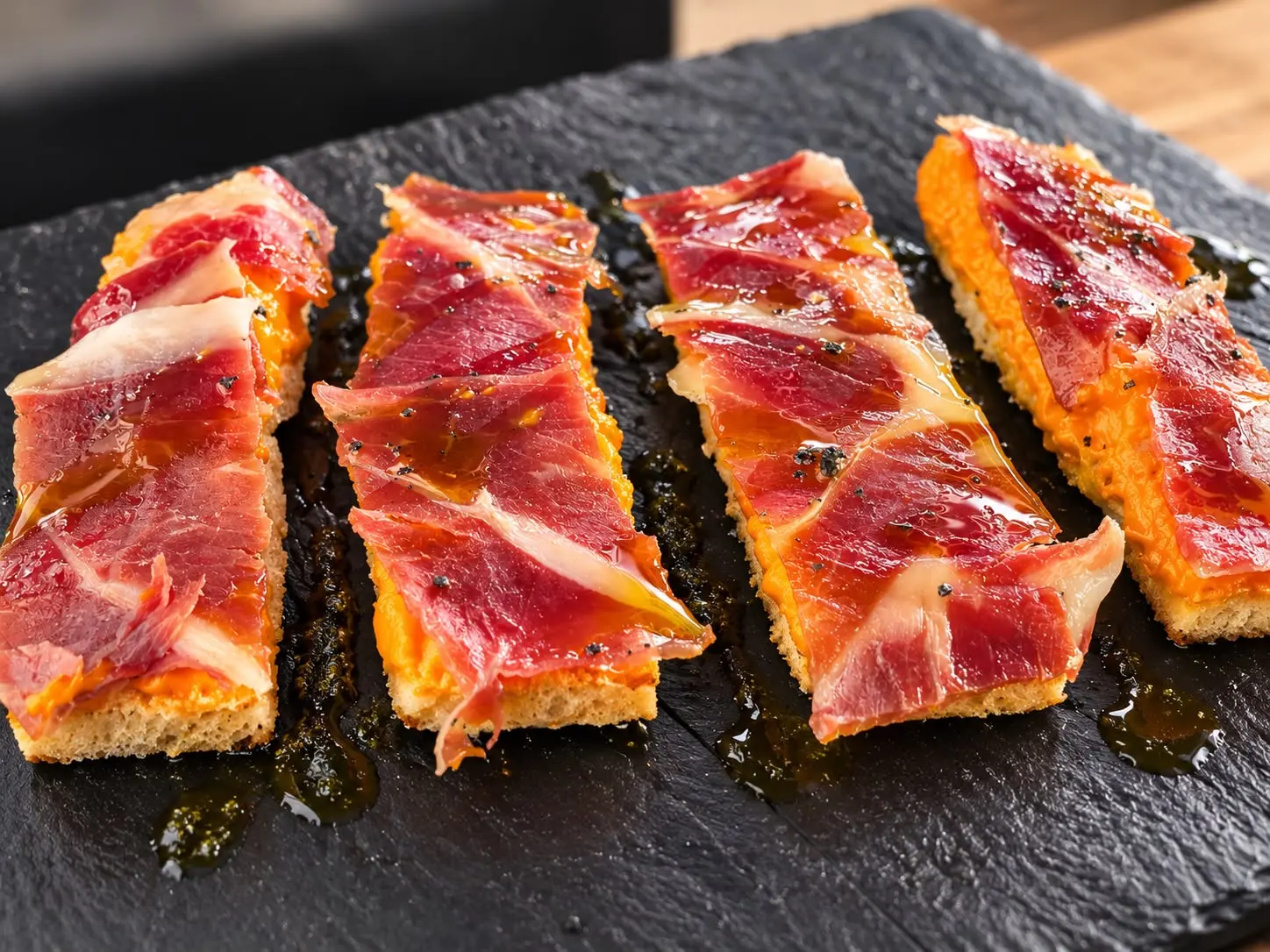 Focaccia cordobesa con salmorejo y jamón ibérico