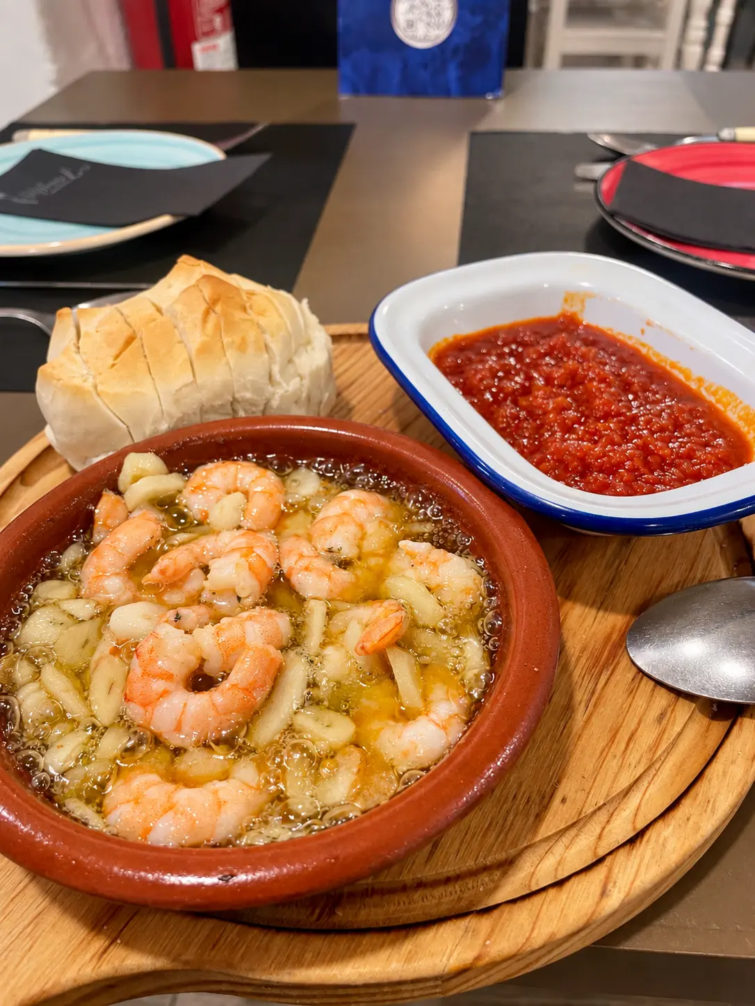 Langostinos al ajillo con tomate frito de Los Palacios